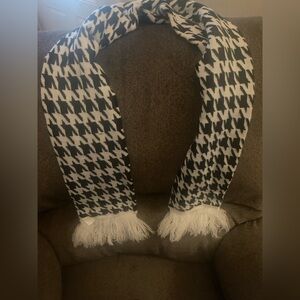 Houndstooth Scarf
